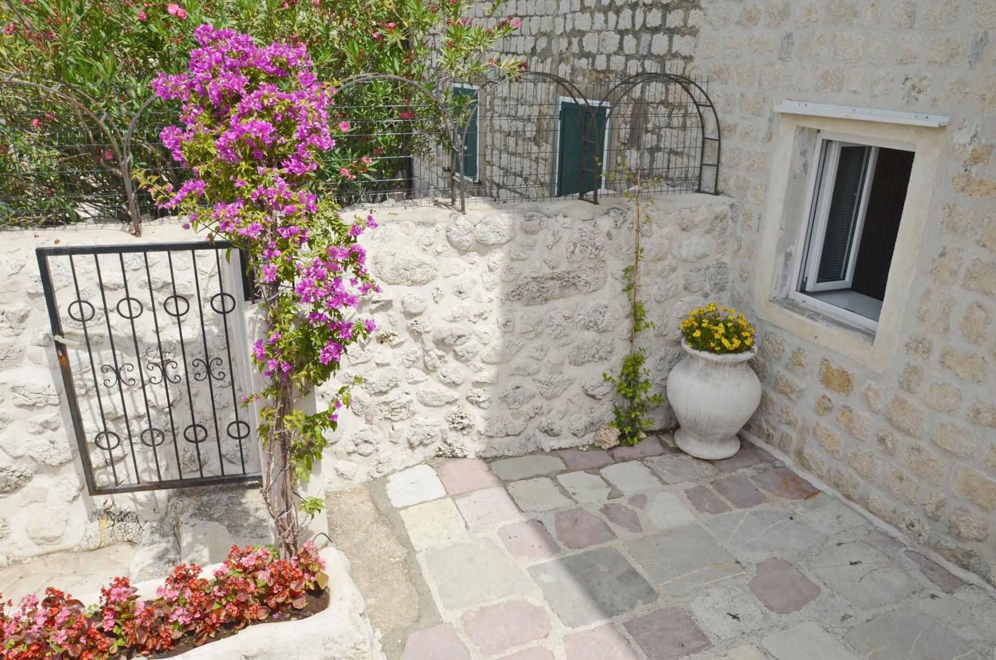 Apartments Mir I Dobro Kotor Exterior foto